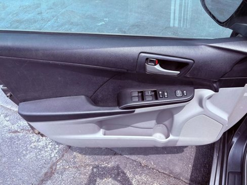 Used 2013 Toyota Camry L image 10
