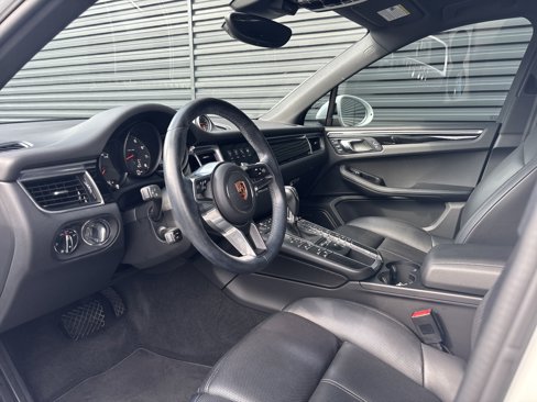 Certified 2018 Porsche Macan image 10
