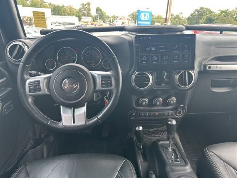 Used 2016 Jeep Wrangler Unlimited Rubicon image 15