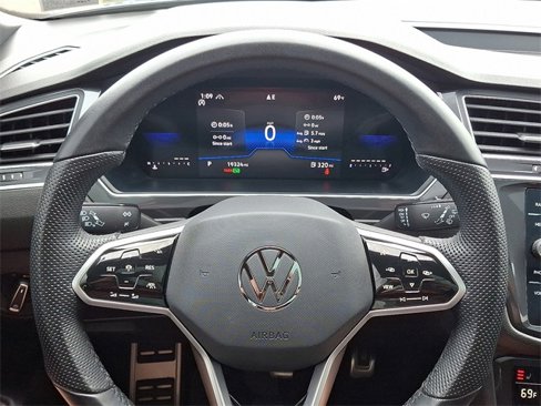 Used 2024 Volkswagen Tiguan SE R-Line image 17