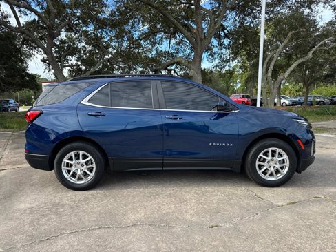 Used 2022 Chevrolet Equinox LT image 2