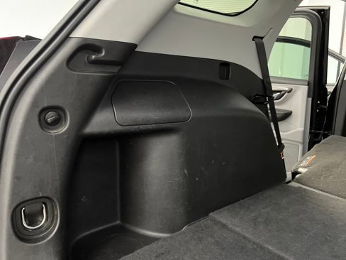 Used 2023 GMC Terrain SLT image 32