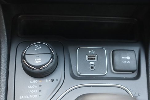 Used 2019 Jeep Cherokee Latitude Plus image 14