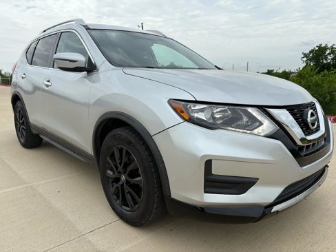 Used 2018 Nissan Rogue SV image 3