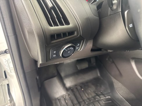 Used 2014 Ford Focus SE w/ Equipment Group 201A image 15