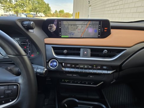 Used 2020 Lexus UX 250h w/ Luxury Package image 19