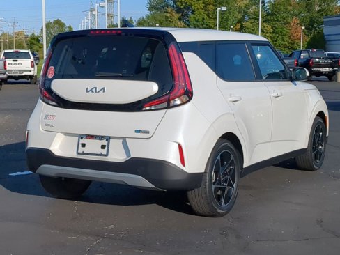 Used 2023 Kia Soul EX image 6