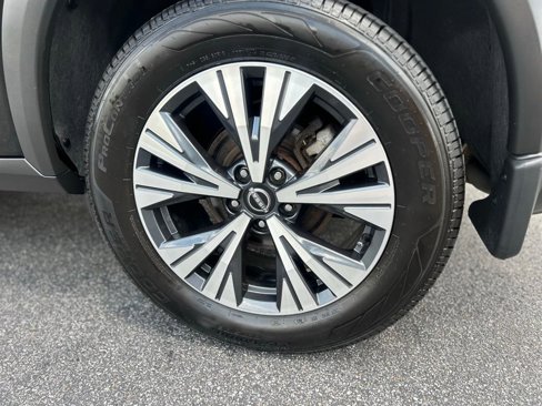 Used 2022 Nissan Rogue SV image 12