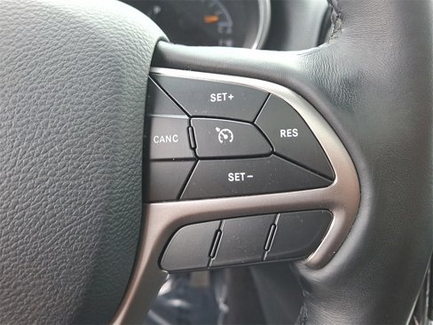 Used 2019 Jeep Grand Cherokee Altitude image 23