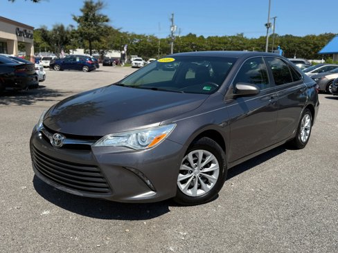 Used 2016 Toyota Camry LE image 1