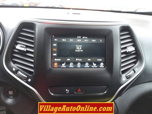 Used 2019 Jeep Cherokee Latitude Plus w/ Cold Weather Group image 40