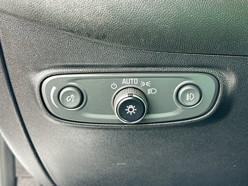 Used 2018 Chevrolet Equinox Premier image 11