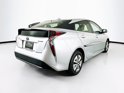 Used 2016 Toyota Prius Four image 9