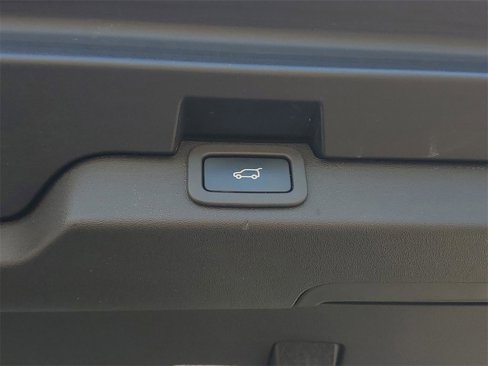 Used 2019 Land Rover Discovery HSE image 8
