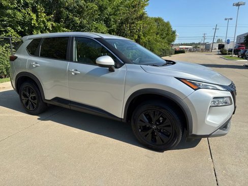 Used 2023 Nissan Rogue SV image 7
