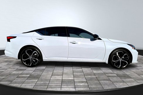 Used 2024 Nissan Altima 2.5 SR w/ SR Premium Package image 16