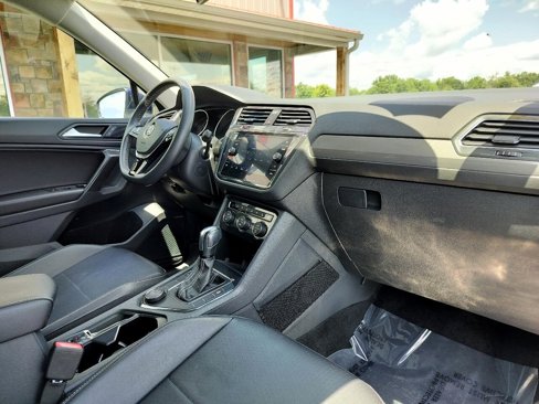 Used 2021 Volkswagen Tiguan SE R-Line image 32