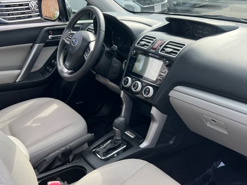 Used 2016 Subaru Forester 2.5i Touring w/ Eyesight & Navigation System image 10