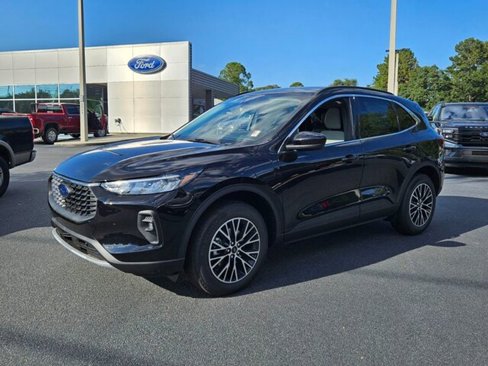 New 2025 Ford Escape SE image 3