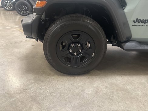 Used 2023 Jeep Wrangler Sport image 17