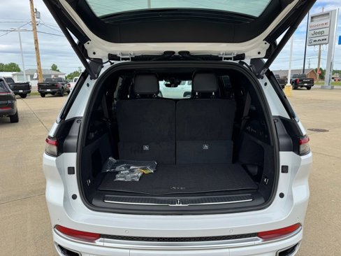 New 2025 Jeep Grand Cherokee L Summit w/ Luxury Tech Group V image 23