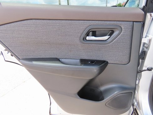 Used 2022 Nissan Rogue SV image 22