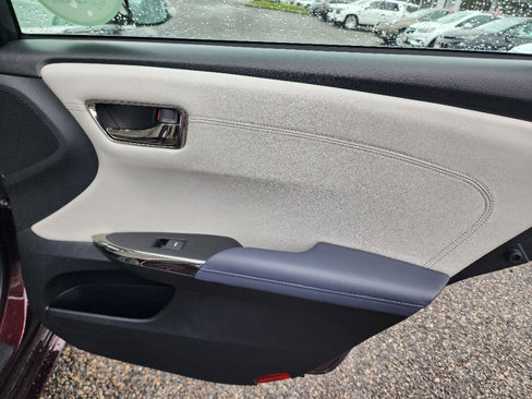 Used 2013 Toyota Avalon XLE Premium image 30