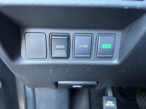 Used 2018 Nissan Rogue S image 27