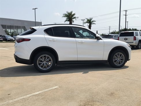 Used 2022 Alfa Romeo Stelvio Sprint image 13