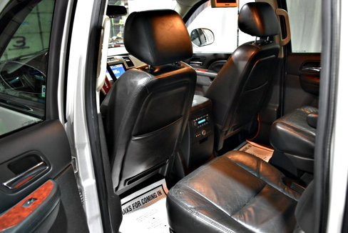 Used 2011 Cadillac Escalade ESV Premium image 32