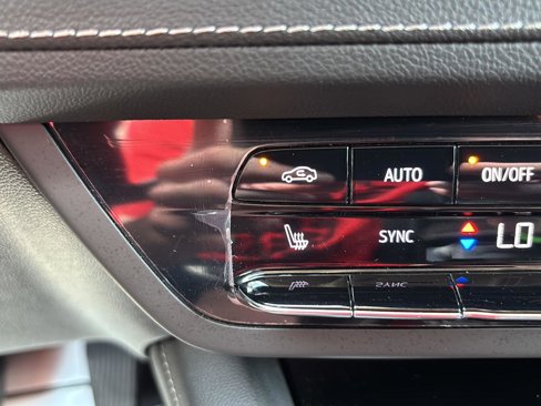 Used 2023 Buick Envision Essence image 28