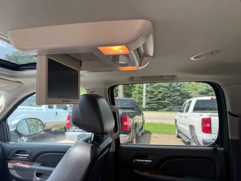 Used 2012 Chevrolet Suburban LTZ image 19
