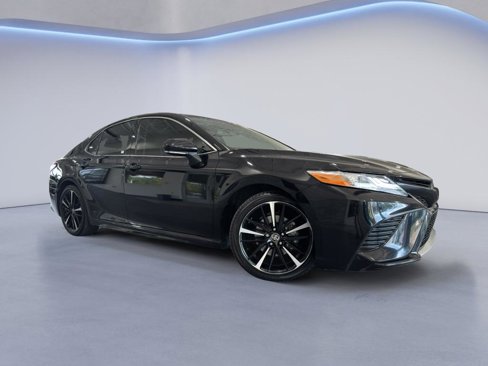 Used 2020 Toyota Camry XSE image 2