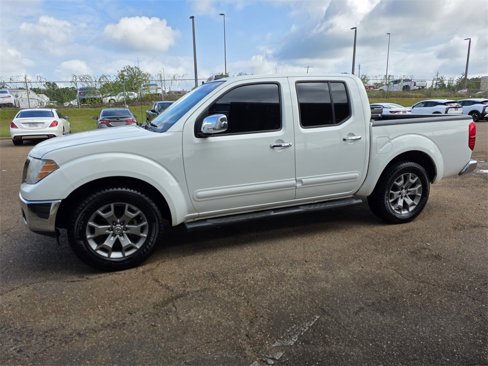 Used 2019 Nissan Frontier SL image 2