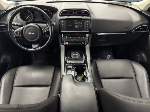 Used 2018 Jaguar F-PACE Premium image 14
