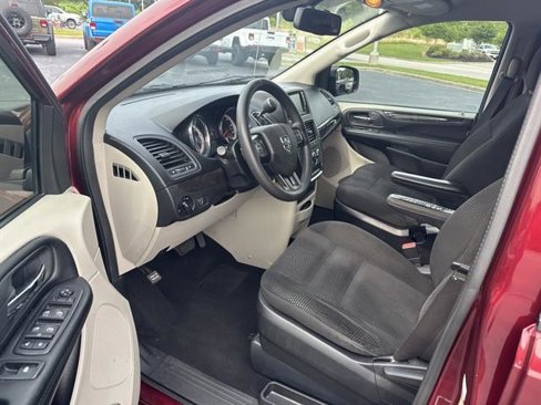 Used 2020 Dodge Grand Caravan SE w/ UConnect Hands-Free Group image 11