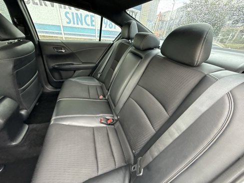 Used 2017 Honda Accord Sport image 6