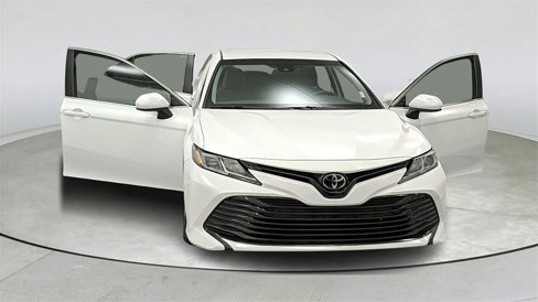 Used 2018 Toyota Camry LE image 16