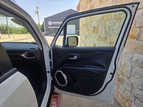 Used 2016 Jeep Renegade Limited image 8
