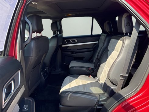 Used 2017 Ford Explorer XLT w/ Equipment Group 202A image 18