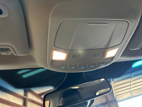 Used 2020 Ford Edge Titanium image 19