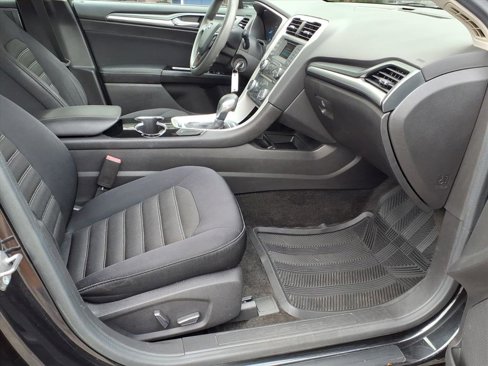 Used 2015 Ford Fusion SE image 12