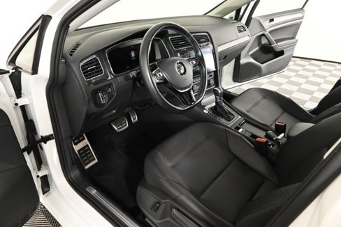 Certified 2019 Volkswagen e-Golf SEL Premium image 17