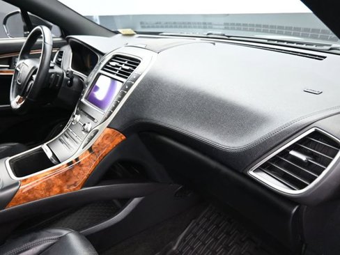 Used 2019 Lincoln Nautilus Reserve image 33