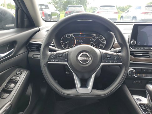 Used 2024 Nissan Altima 2.5 SV image 23