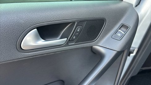 Used 2017 Volkswagen Tiguan Sport image 25