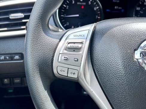 Used 2015 Nissan Rogue SV image 23