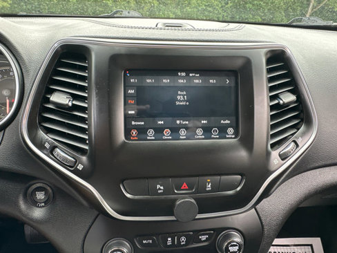 Used 2021 Jeep Cherokee Latitude Plus image 21