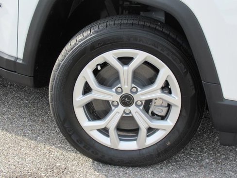 New 2025 Jeep Compass Latitude w/ Mopar Graphics Package image 7