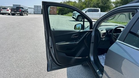 Used 2019 Chevrolet Trax LT w/ LT Convenience Package image 12